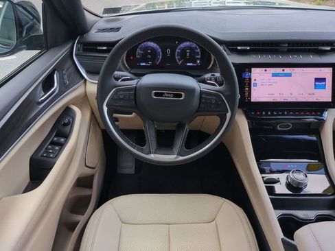 New 2026 Jeep Grand Cherokee L Limited w/ Luxury Tech Group II image 16