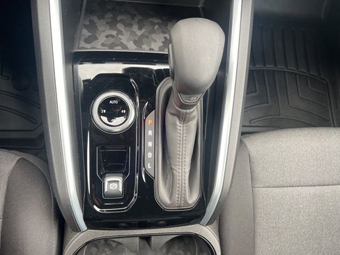 Used 2025 Chevrolet Colorado W/T image 18