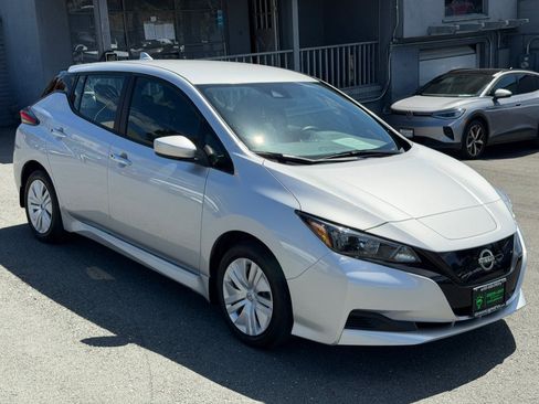 Used 2025 Nissan Leaf S FWD image 3