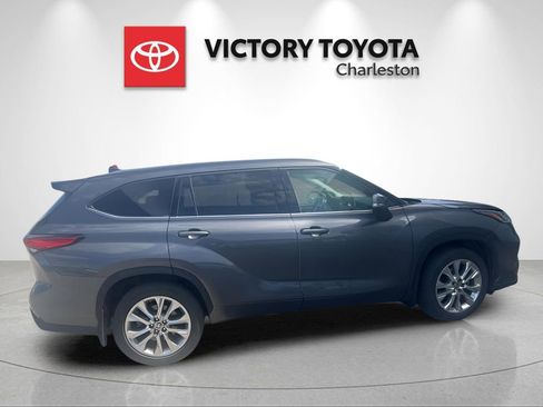 Used 2023 Toyota Highlander Limited image 5