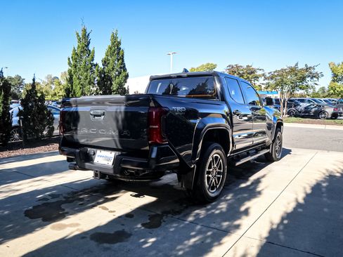 Used 2024 Toyota Tacoma TRD Sport image 10