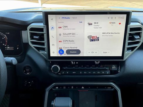 Used 2025 Toyota Tundra Limited image 7