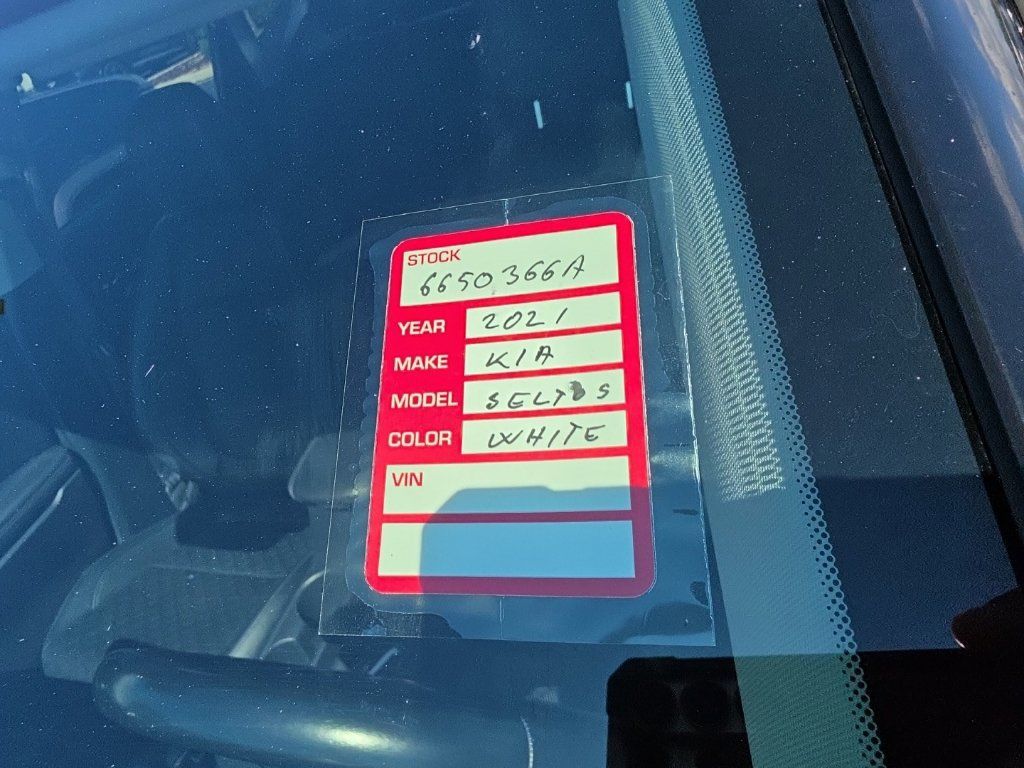 Certified 2021 Kia Seltos EX AWD/4WD image 9