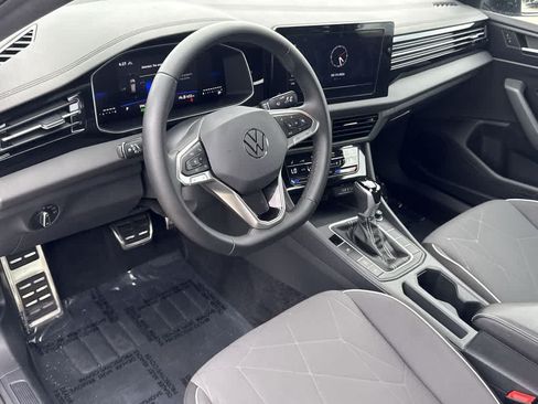 Used 2025 Volkswagen Jetta Sport FWD image 13