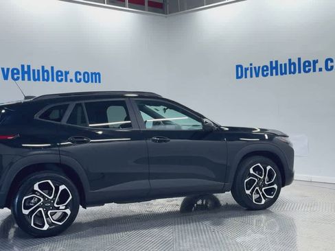 Used 2025 Chevrolet Trax RS w/ Sunroof Package image 4