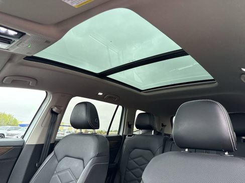 Used 2024 Volkswagen Atlas SE w/ Panoramic Sunroof Package AWD/4WD image 22