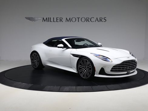 Used 2024 Aston Martin DB12 Convertible image 21