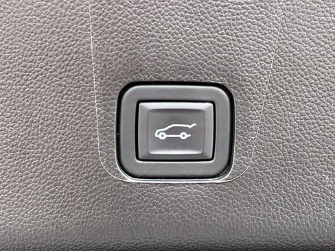 Certified 2023 Chevrolet Traverse LT AWD/4WD image 37