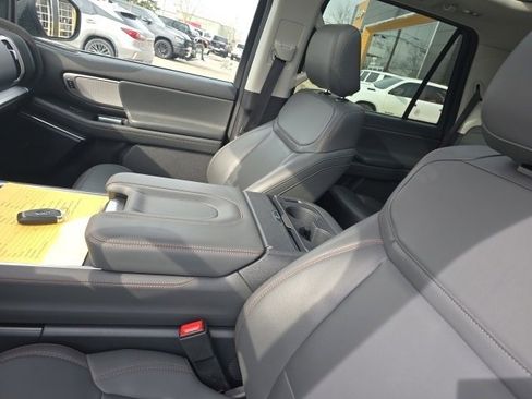 Used 2025 Ford Expedition Active image 13
