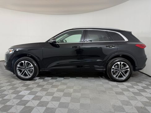 Used 2025 Audi Q5 Premium w/ Convenience Package AWD/4WD image 2