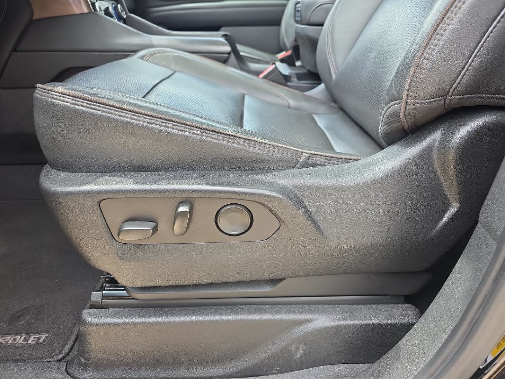 Used 2021 Chevrolet Suburban High Country RWD image 28