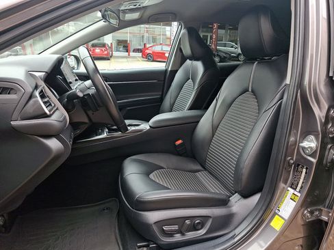 Used 2022 Toyota Camry SE w/ Carpet Mat Package (TMS) FWD image 13