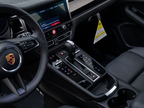 New 2026 Porsche Macan image 21