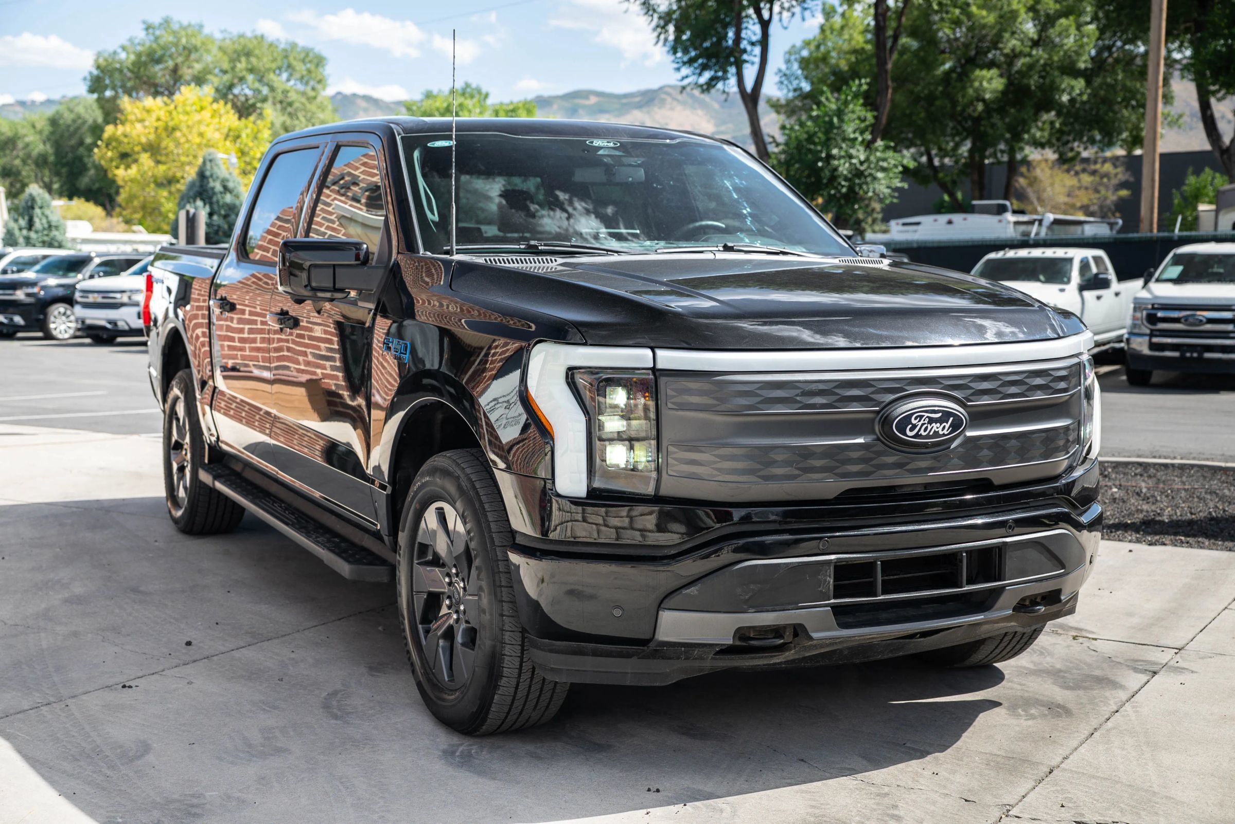 Used 2025 Ford F150 Lightning Lariat AWD/4WD image 6