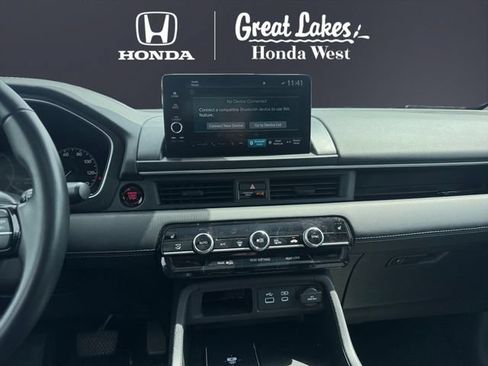 Certified 2025 Honda Pilot Touring image 11