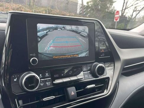 Used 2024 Toyota Highlander XLE image 29