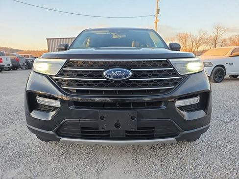 Used 2022 Ford Explorer XLT w/ Equipment Group 202A image 2