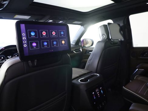 Used 2025 GMC Yukon Denali Ultimate AWD/4WD image 17
