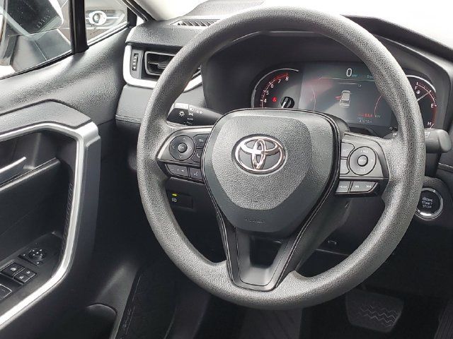 Used 2025 Toyota RAV4 XLE AWD/4WD image 25