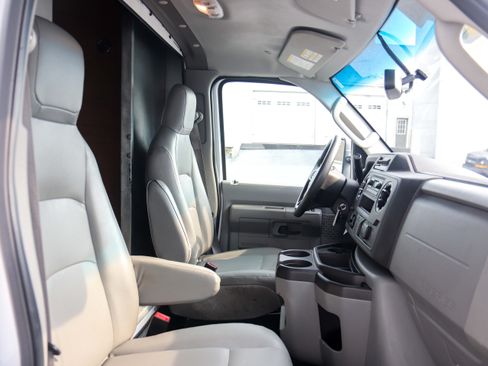 Used 2021 Ford E-450 and Econoline 450 Super Duty w/ Power Windows & Locks Group RWD image 12