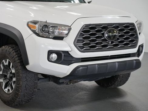 Used 2021 Toyota Tacoma TRD Off-Road w/ Technology Package AWD/4WD image 4