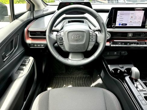 Used 2025 Toyota Prius Plug-In Hybrid FWD image 21