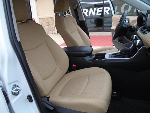 Used 2021 Toyota RAV4 XLE image 12