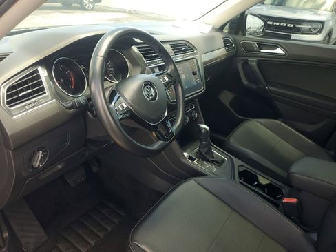 Used 2018 Volkswagen Tiguan SE image 16