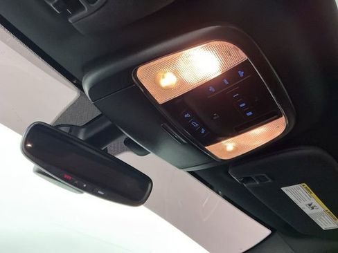 Used 2017 Jeep Grand Cherokee Laredo image 22