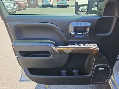 Used 2018 GMC Sierra 2500 Denali w/ Duramax Plus Package AWD/4WD image 20