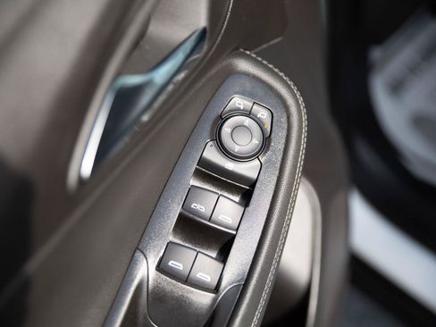 Used 2025 Buick Encore GX Preferred AWD/4WD image 3
