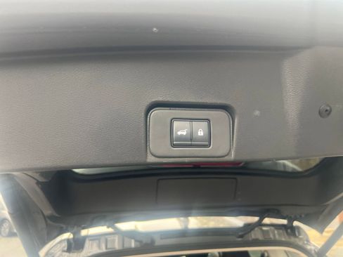 Used 2025 Nissan Rogue SV image 20