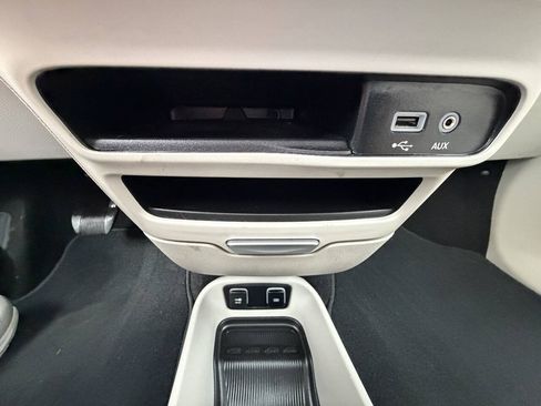 Used 2020 Chrysler Pacifica Limited FWD image 21