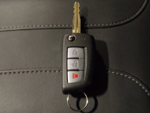 Used 2020 Nissan Rogue Sport S image 32