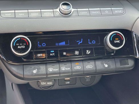 Certified 2025 Hyundai Elantra SEL FWD image 18