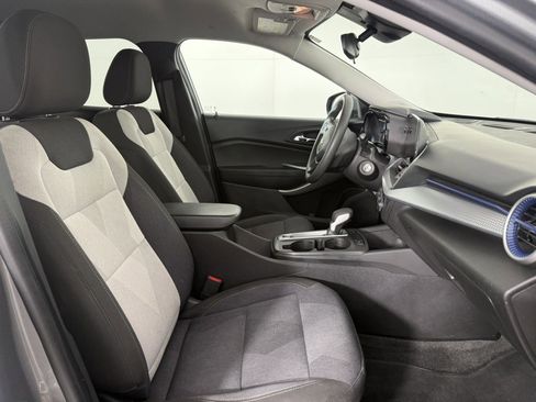 Used 2024 Chevrolet Trax LS w/ LS Convenience Package FWD image 10