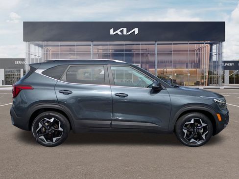 Certified 2024 Kia Seltos EX FWD image 3