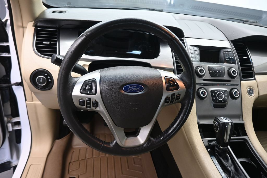 Used 2018 Ford Taurus SEL FWD image 14