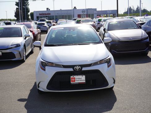 Used 2022 Toyota Corolla LE w/ Carpet Mat Package (TMS) FWD image 4