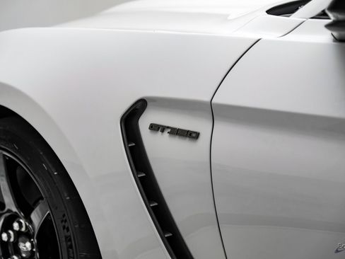 Used 2019 Ford Mustang Shelby GT350R w/ GT350R Equipment Group 920A RWD image 32