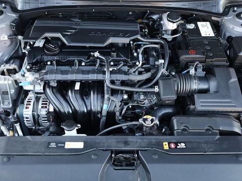 Used 2025 Hyundai Elantra SE w/ Cargo Package image 10