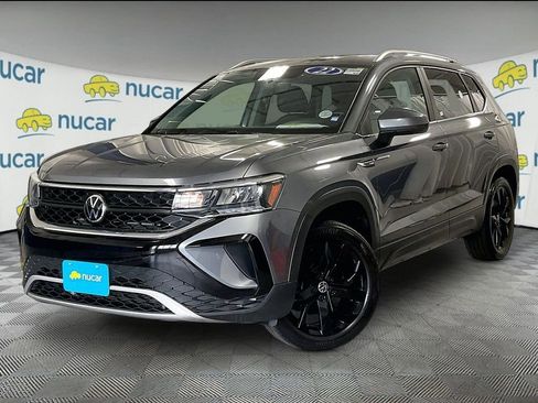 Used 2022 Volkswagen Taos SE w/ Panoramic Sunroof Package AWD/4WD image 3