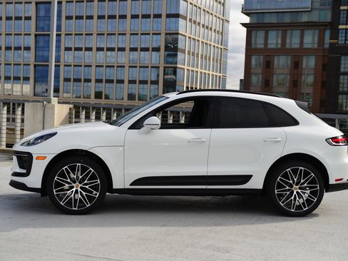 Certified 2026 Porsche Macan AWD/4WD image 2