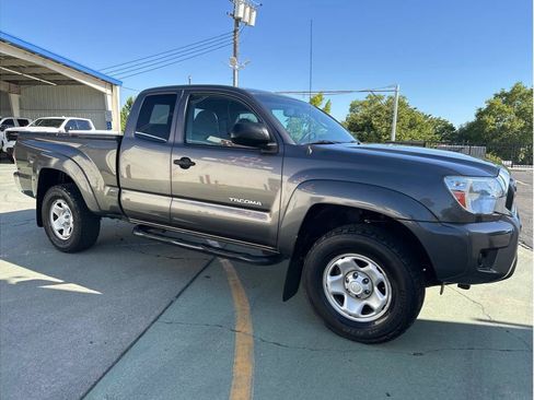 Used 2012 Toyota Tacoma 4x4 Access Cab w/ SR5 Pkg image 5