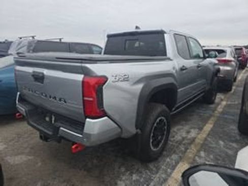 Used 2026 Toyota Tacoma TRD Off-Road AWD/4WD image 3