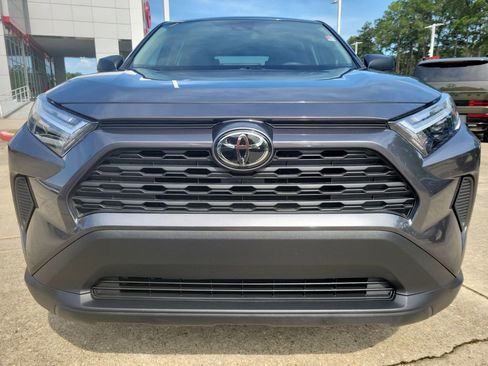 Used 2024 Toyota RAV4 LE FWD image 4