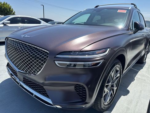 Used 2023 Genesis GV70 2.5T w/ Select Package AWD/4WD image 2
