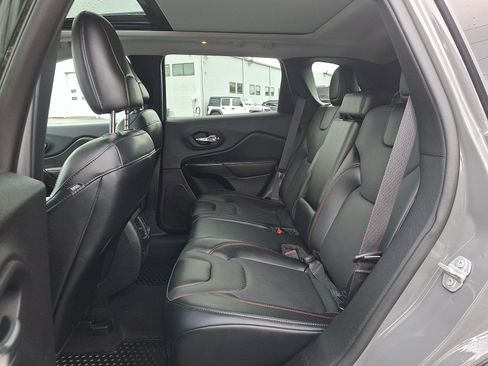 Used 2022 Jeep Cherokee Trailhawk w/ Sun, Sound & Nav Group AWD/4WD image 10