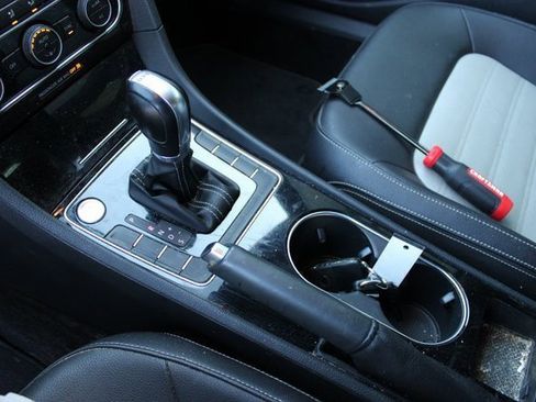 Used 2018 Volkswagen Passat 3.6 image 25