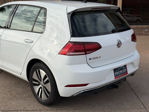 Used 2017 Volkswagen e-Golf SE w/ DC Fast Charging Package image 14